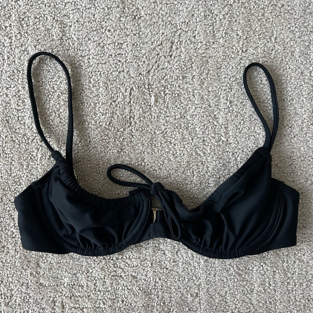 Women’s Junior’s Xhilaration Shirred Underwire Bikini Top - Picture 2 of 8